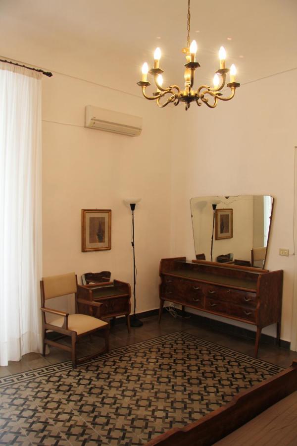 Casa Vacanza Icaros, Ortigia Hictoric Center, 200 Mt From The Beach Syracuse Exteriér fotografie