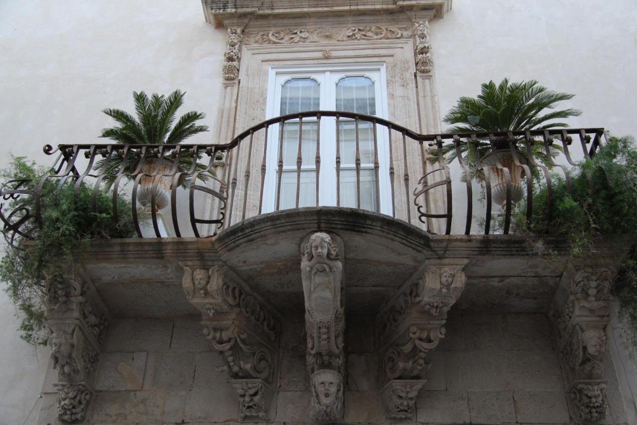 Casa Vacanza Icaros, Ortigia Hictoric Center, 200 Mt From The Beach Syracuse Exteriér fotografie